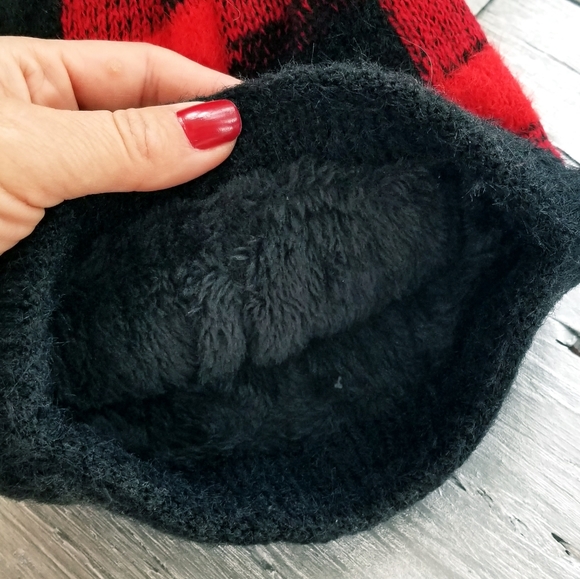 Plaid checkered fur lined beanie - Picture 3 of 4